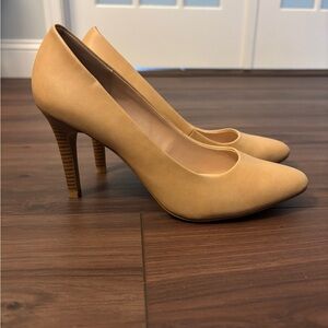 Kelly & Katie 7.5 nude heels with wood heel